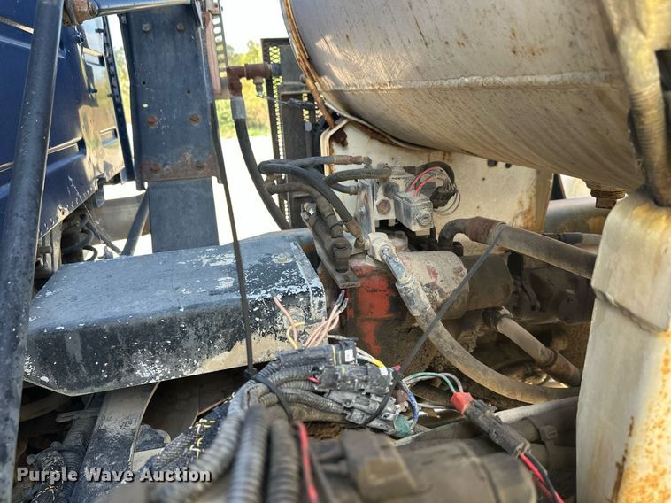 image for item DW4264 2002 Volvo VNL ready mix truck