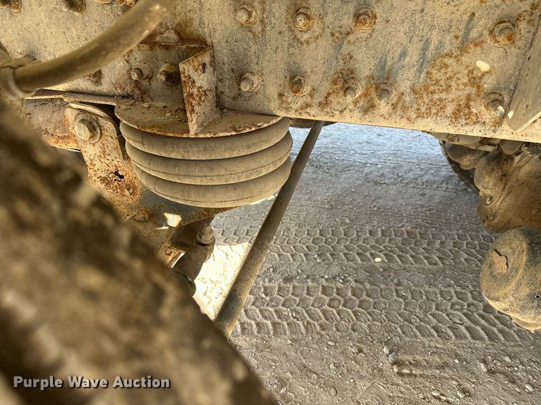 image for item DW4264 2002 Volvo VNL ready mix truck