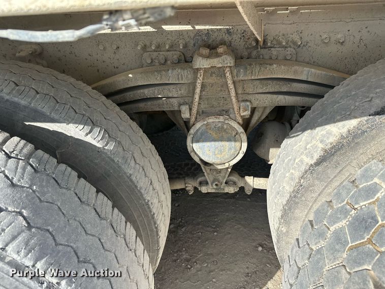 image for item DW4264 2002 Volvo VNL ready mix truck