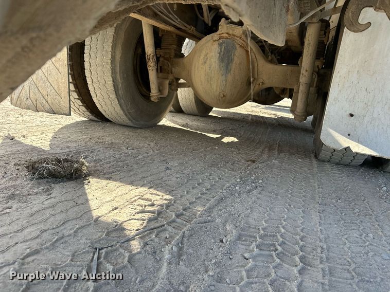 image for item DW4264 2002 Volvo VNL ready mix truck