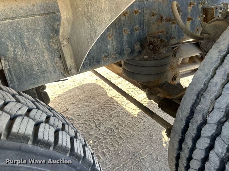 image for item DW4264 2002 Volvo VNL ready mix truck