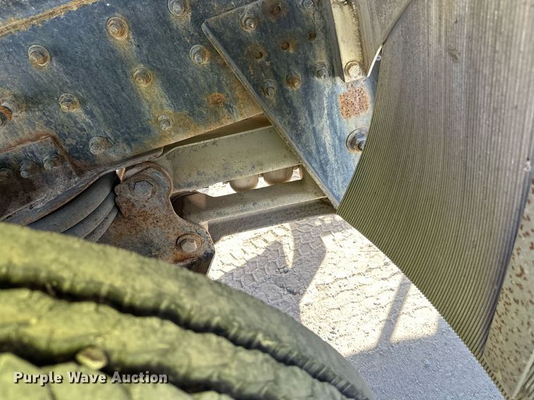 image for item DW4264 2002 Volvo VNL ready mix truck