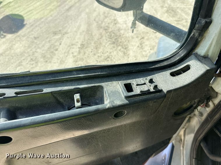 image for item DW4264 2002 Volvo VNL ready mix truck