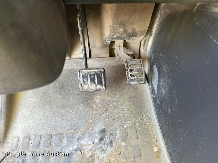 image for item DW4264 2002 Volvo VNL ready mix truck