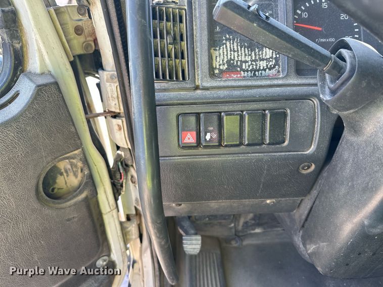 image for item DW4264 2002 Volvo VNL ready mix truck