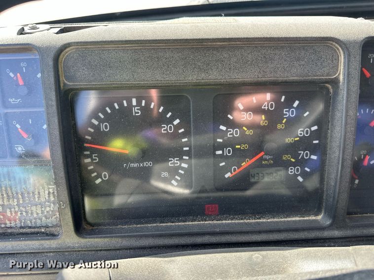 image for item DW4264 2002 Volvo VNL ready mix truck