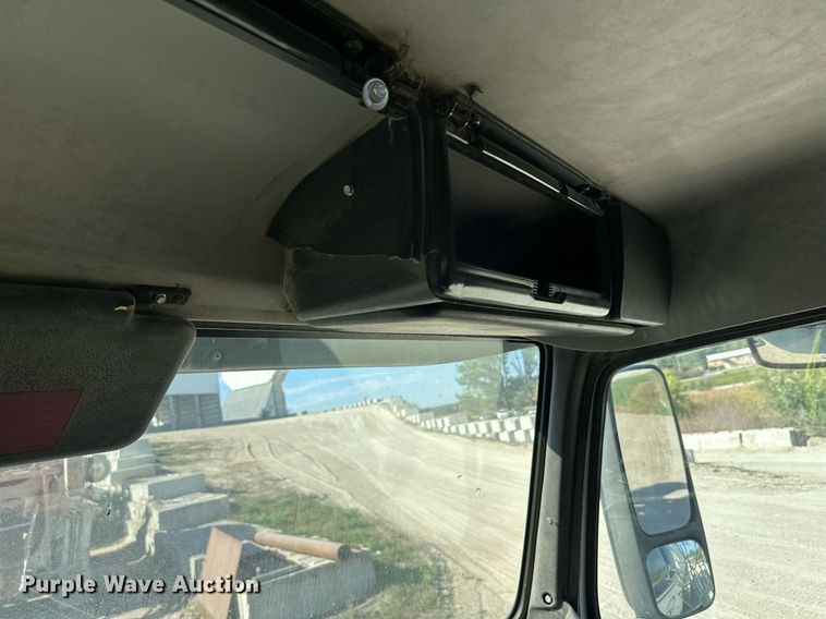 image for item DW4264 2002 Volvo VNL ready mix truck