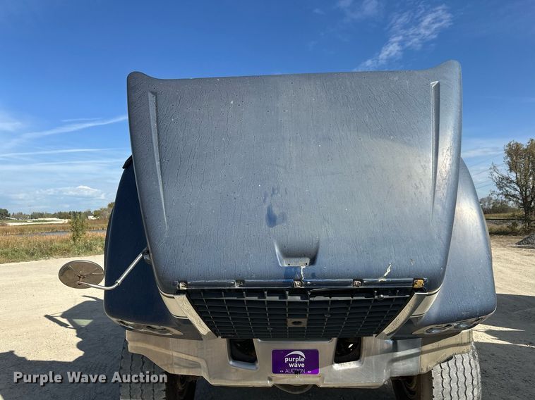 image for item DW4264 2002 Volvo VNL ready mix truck