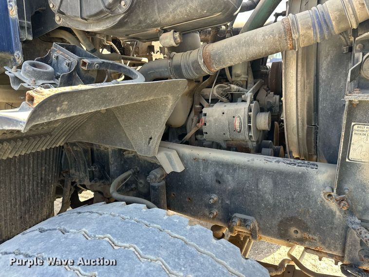 image for item DW4264 2002 Volvo VNL ready mix truck