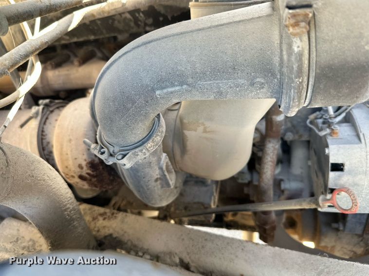 image for item DW4264 2002 Volvo VNL ready mix truck