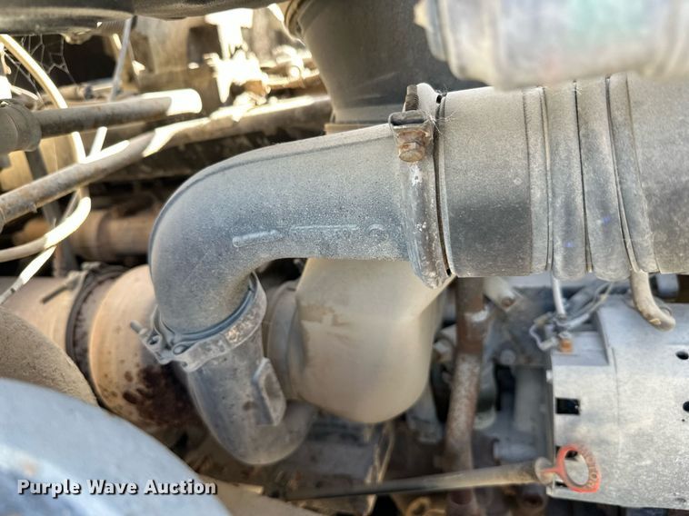 image for item DW4264 2002 Volvo VNL ready mix truck