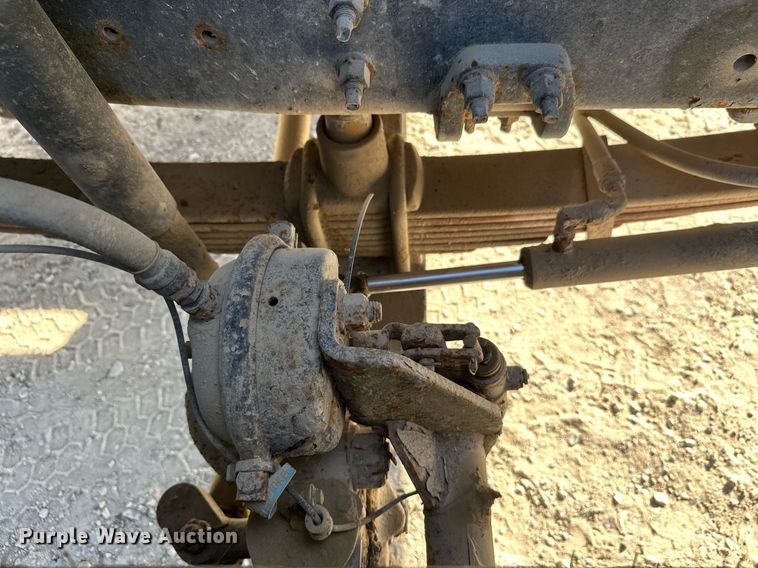 image for item DW4264 2002 Volvo VNL ready mix truck