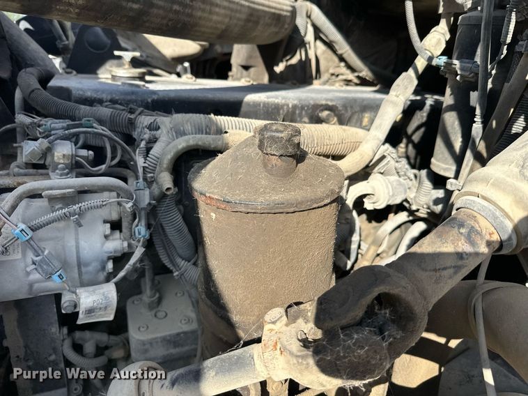 image for item DW4264 2002 Volvo VNL ready mix truck