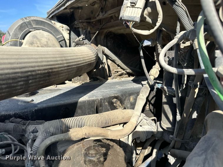 image for item DW4264 2002 Volvo VNL ready mix truck