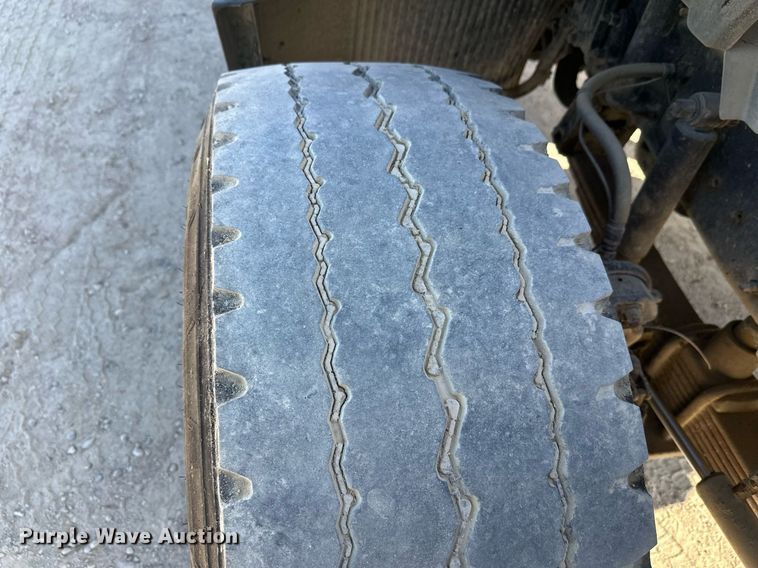 image for item DW4264 2002 Volvo VNL ready mix truck