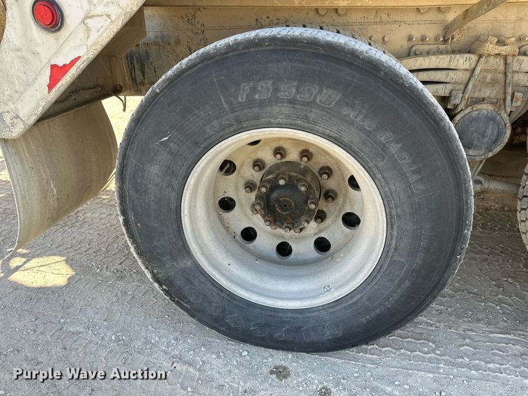 image for item DW4264 2002 Volvo VNL ready mix truck