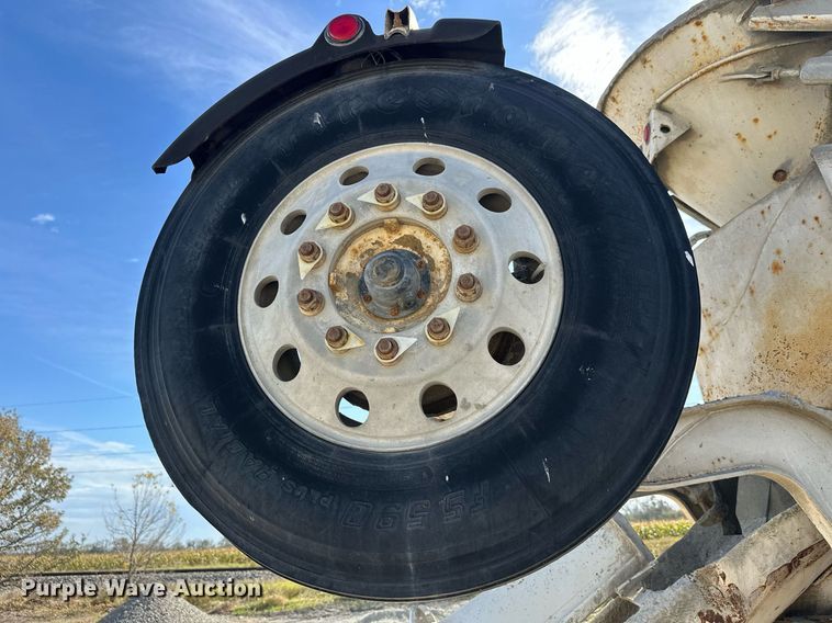 image for item DW4264 2002 Volvo VNL ready mix truck