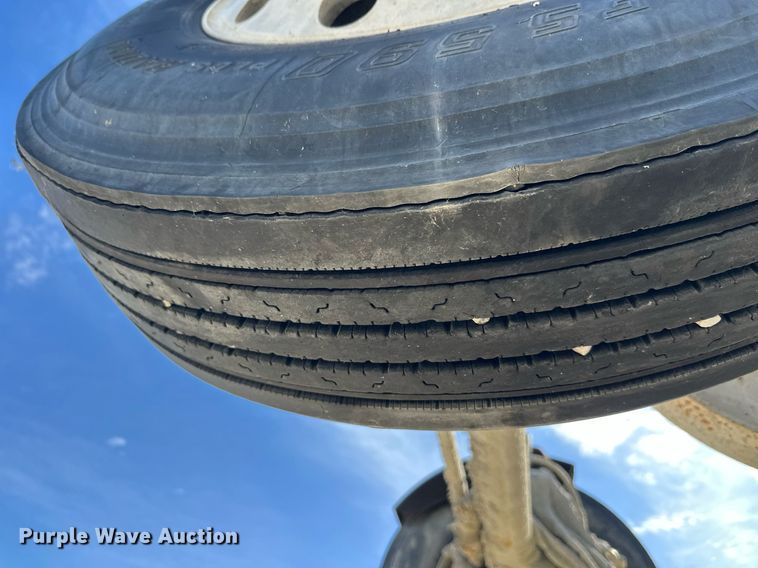 image for item DW4264 2002 Volvo VNL ready mix truck