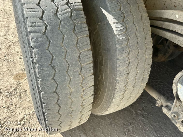 image for item DW4264 2002 Volvo VNL ready mix truck