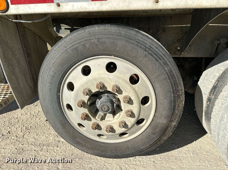 image for item DW4264 2002 Volvo VNL ready mix truck