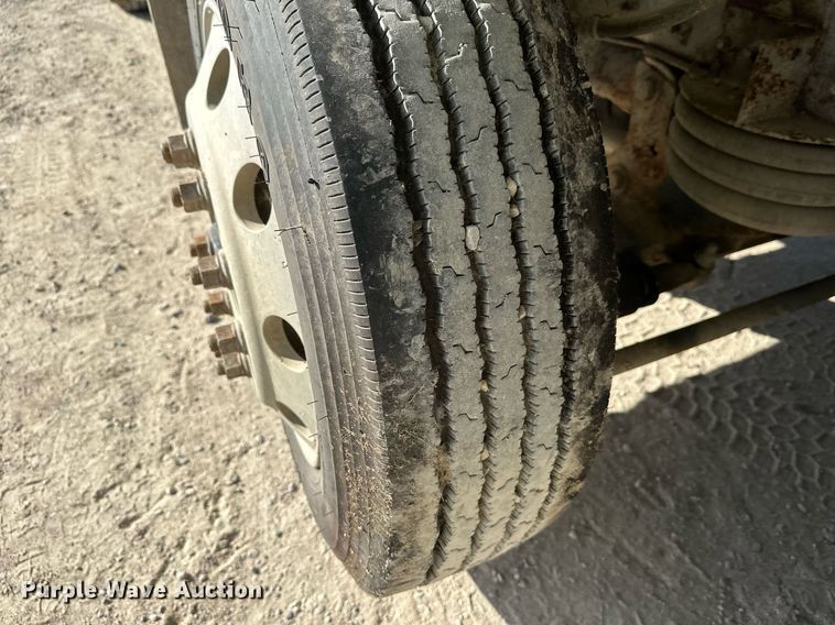 image for item DW4264 2002 Volvo VNL ready mix truck