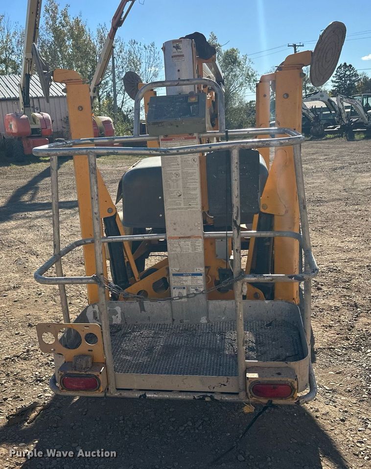 image for item DW4274 2014 Haulotte 4527A boom lift