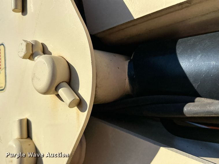 image for item DW4275 2000 JLG 450AJ boom lift