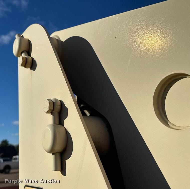 image for item DW4275 2000 JLG 450AJ boom lift