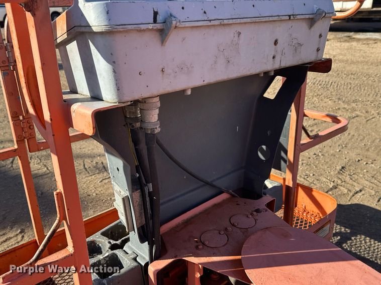 image for item DW4275 2000 JLG 450AJ boom lift