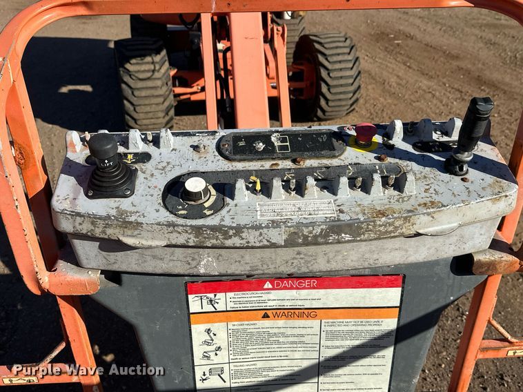 image for item DW4275 2000 JLG 450AJ boom lift