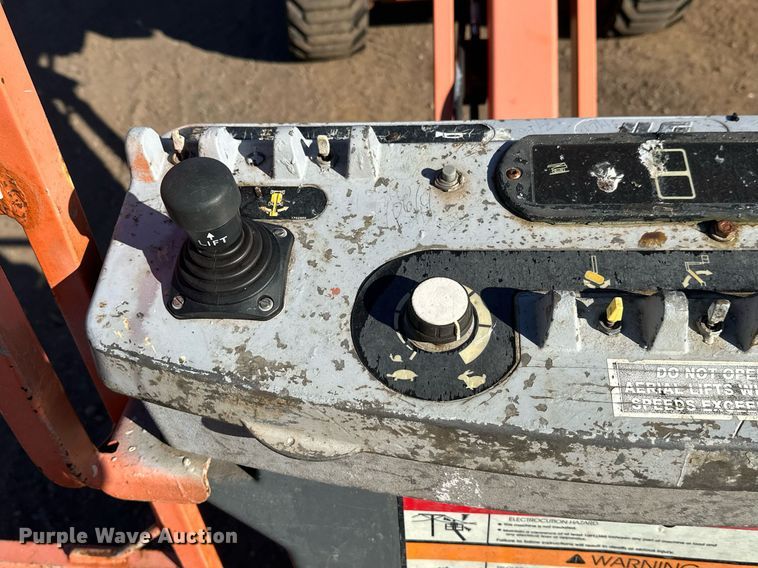 image for item DW4275 2000 JLG 450AJ boom lift