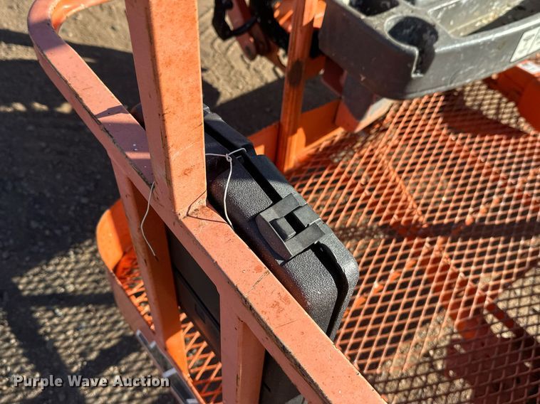 image for item DW4275 2000 JLG 450AJ boom lift