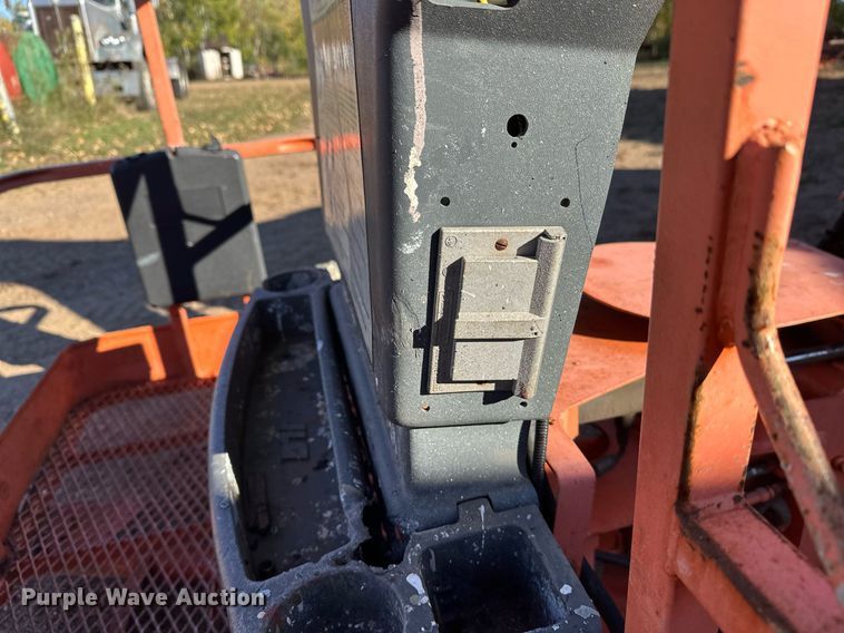 image for item DW4275 2000 JLG 450AJ boom lift