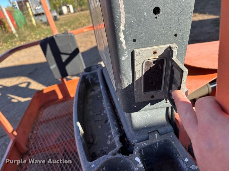 image for item DW4275 2000 JLG 450AJ boom lift