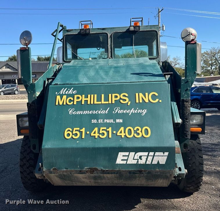 image for item DW4290 2004 Elgin Pelican street sweeper