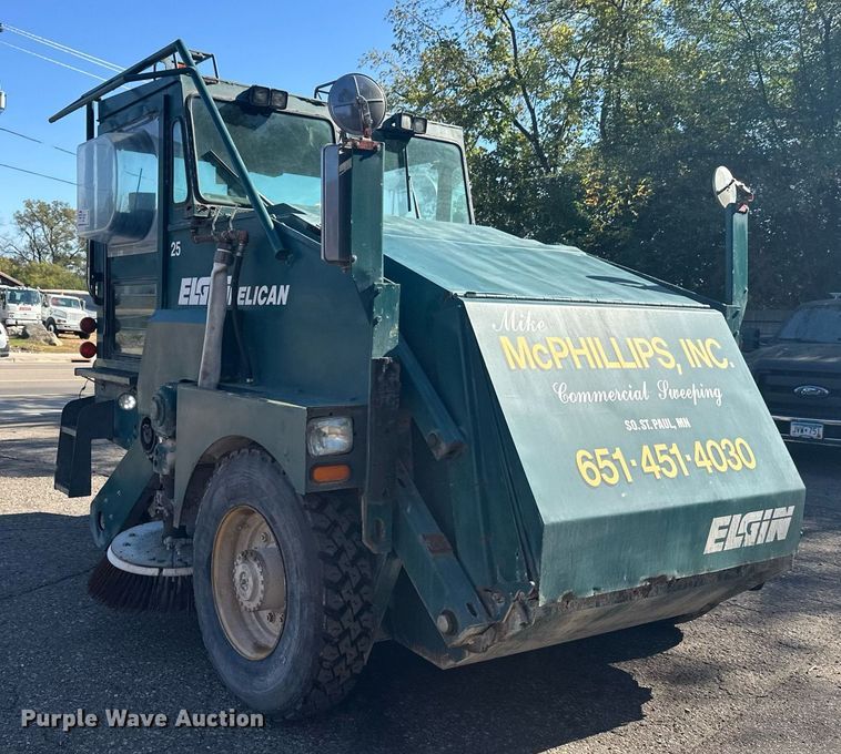 image for item DW4290 2004 Elgin Pelican street sweeper