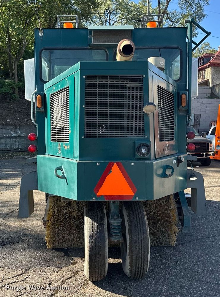 image for item DW4290 2004 Elgin Pelican street sweeper