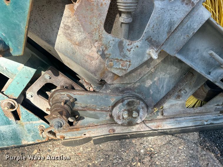 image for item DW4290 2004 Elgin Pelican street sweeper