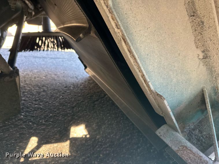 image for item DW4290 2004 Elgin Pelican street sweeper