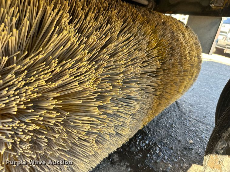 image for item DW4290 2004 Elgin Pelican street sweeper