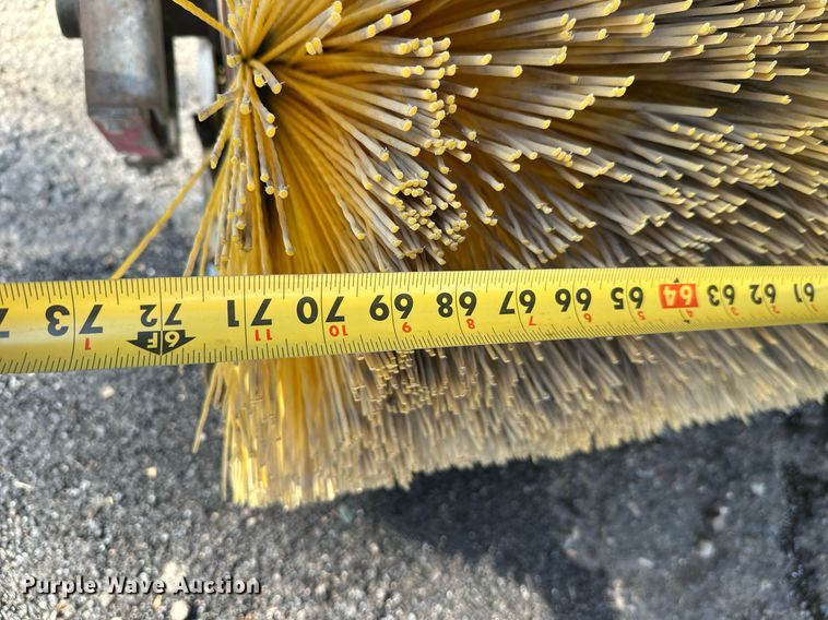 image for item DW4290 2004 Elgin Pelican street sweeper