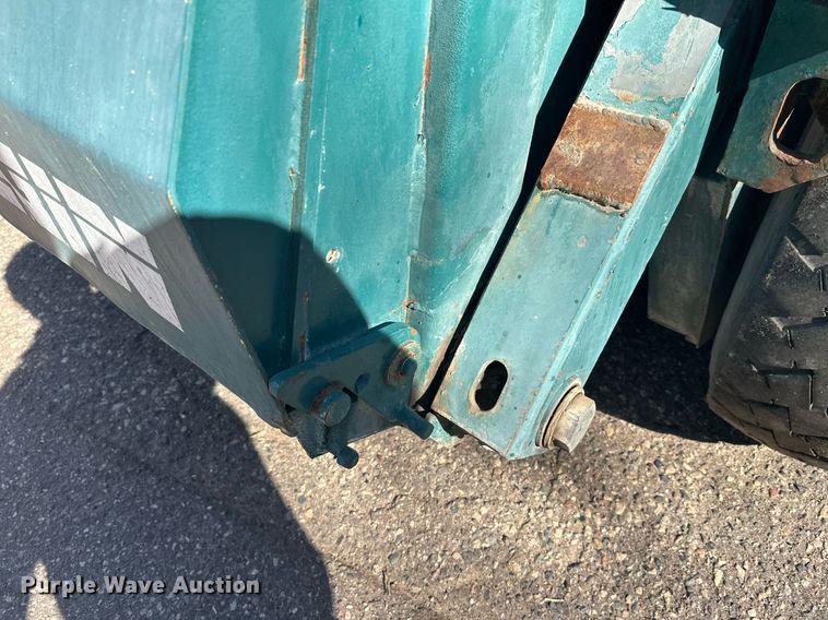 image for item DW4290 2004 Elgin Pelican street sweeper