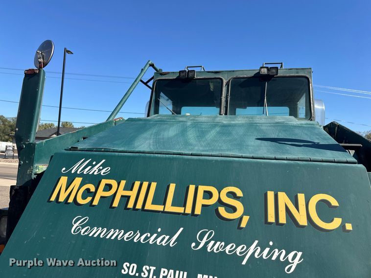 image for item DW4290 2004 Elgin Pelican street sweeper