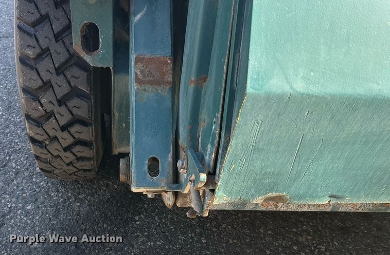 image for item DW4290 2004 Elgin Pelican street sweeper