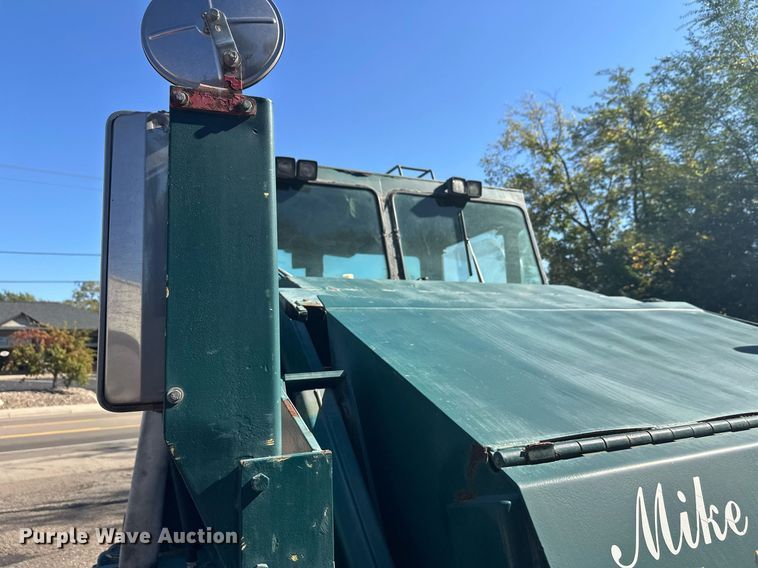 image for item DW4290 2004 Elgin Pelican street sweeper