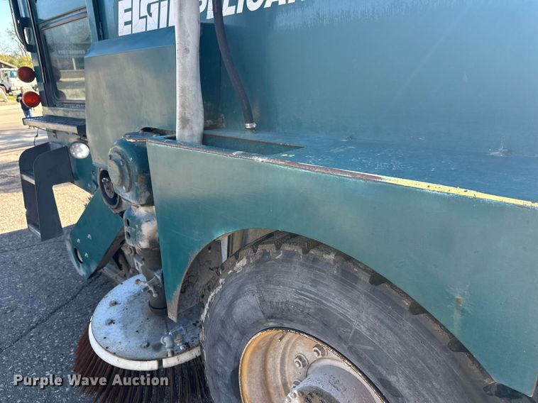 image for item DW4290 2004 Elgin Pelican street sweeper