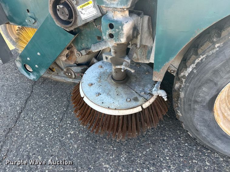 image for item DW4290 2004 Elgin Pelican street sweeper