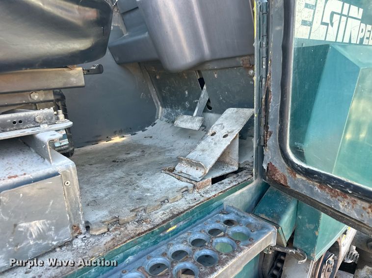 image for item DW4290 2004 Elgin Pelican street sweeper