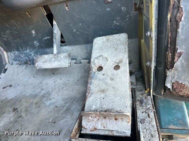 image for item DW4290 2004 Elgin Pelican street sweeper