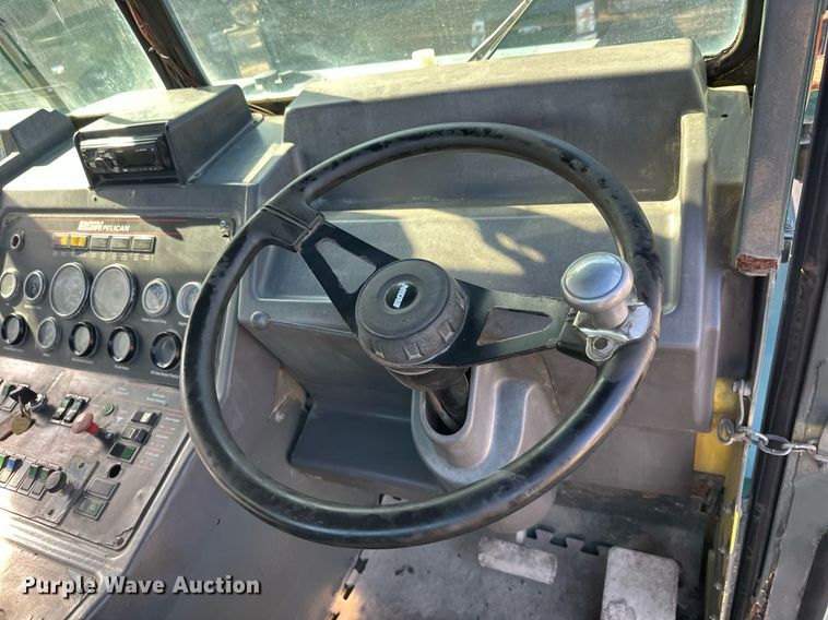 image for item DW4290 2004 Elgin Pelican street sweeper